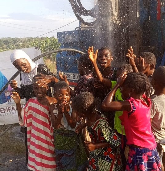 Eau-enfants-joie-potable-Afrique-Eauzeanfants