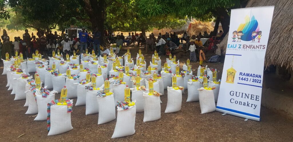 Photo de denrées alimentaires distribuées par l'association Eau Z'Enfants, pendant le ramadan