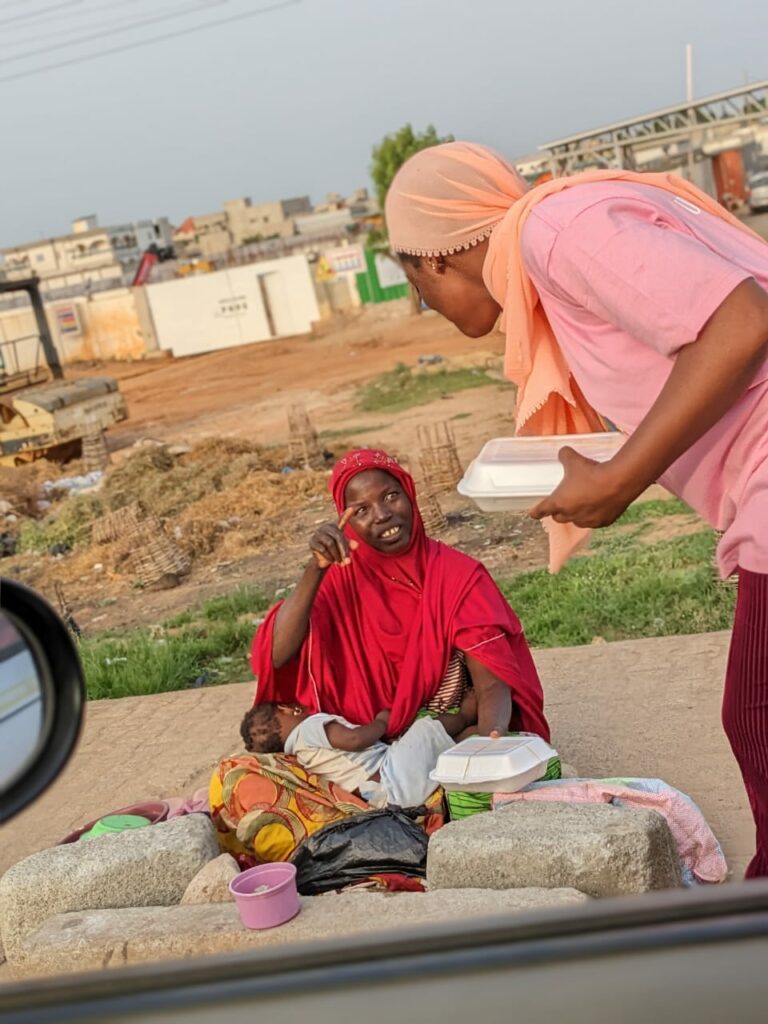 dons repas offert par l'association Eau Z'Enfants, pendant le ramadan